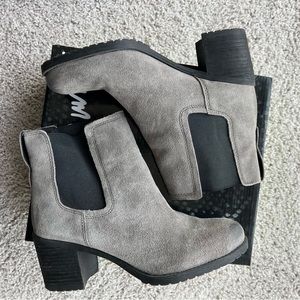 Sam Edelman Gray suede boots size 8.5. Worn/used.
